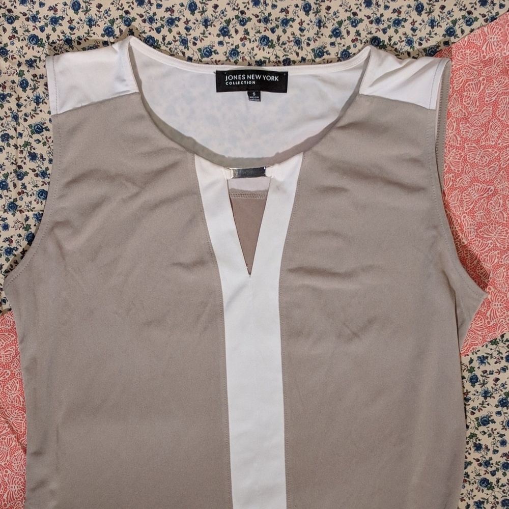 Jones New York sleeveless top or blouse, keyhole